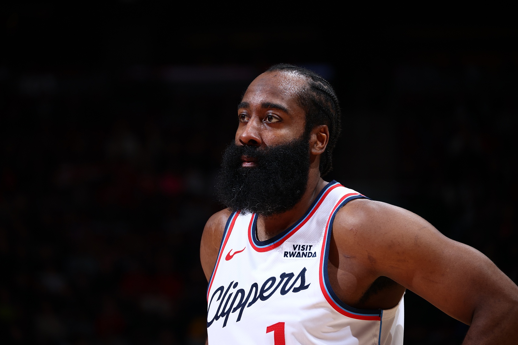 运筹帷幄！哈登半场13中4拿到10分8助2断 正负值+13